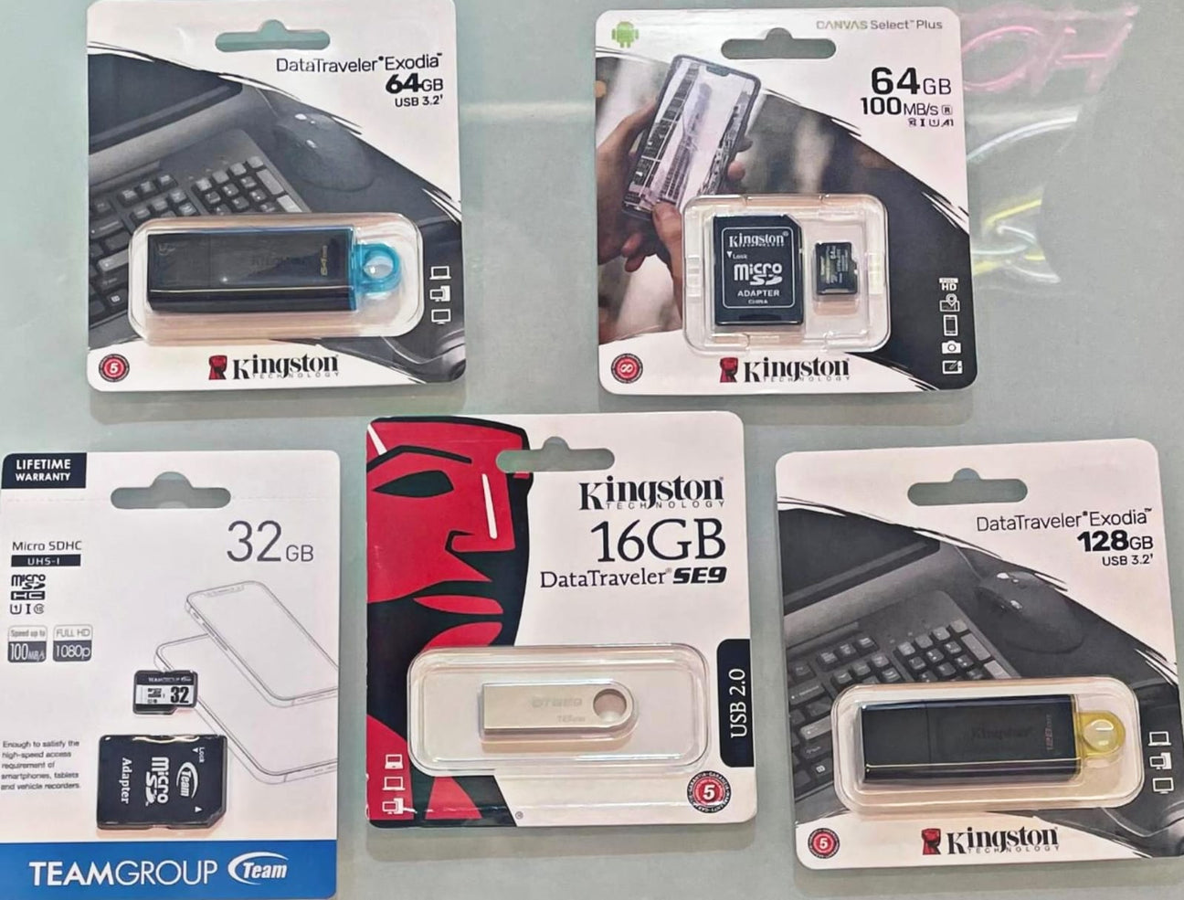 FLASH DRIVES/SD CARDS
